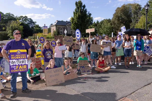 MHC Students and other community members show solidarity with striking workers